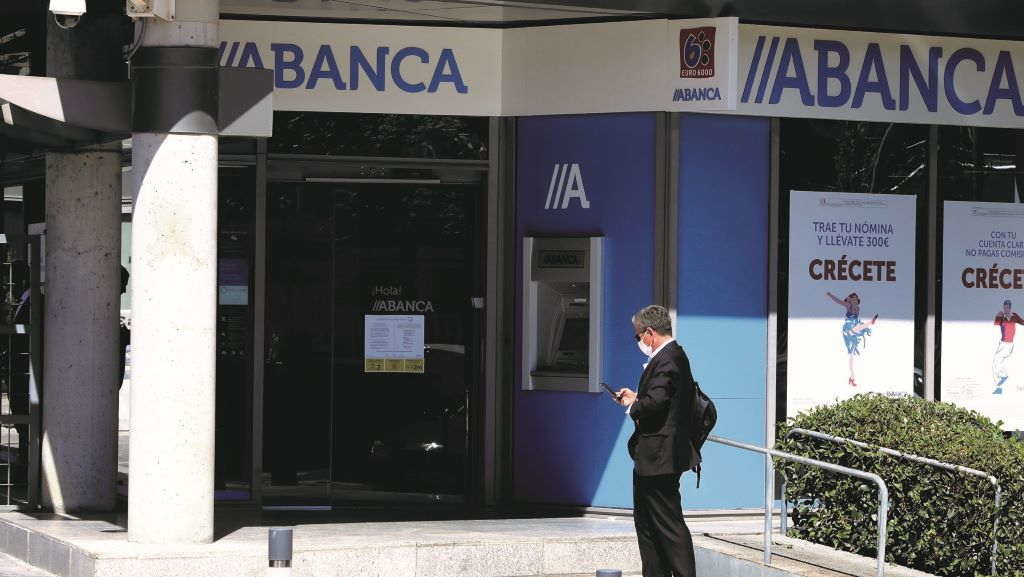 Sucursal de Abanca en Madrid. (Foto: Europa Press) #abanca #sareb #inmobiliaria #activosfinanceiros #vivenda #quebra #banco