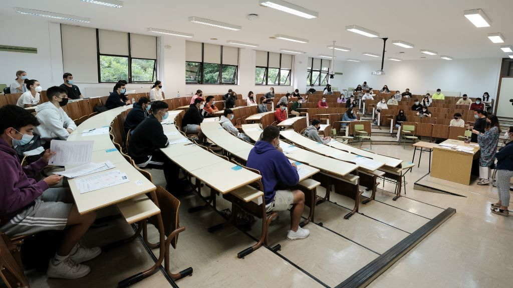 Exame da ABAU na Facultade de Psicoloxía de Santiago (Foto: Arxina).