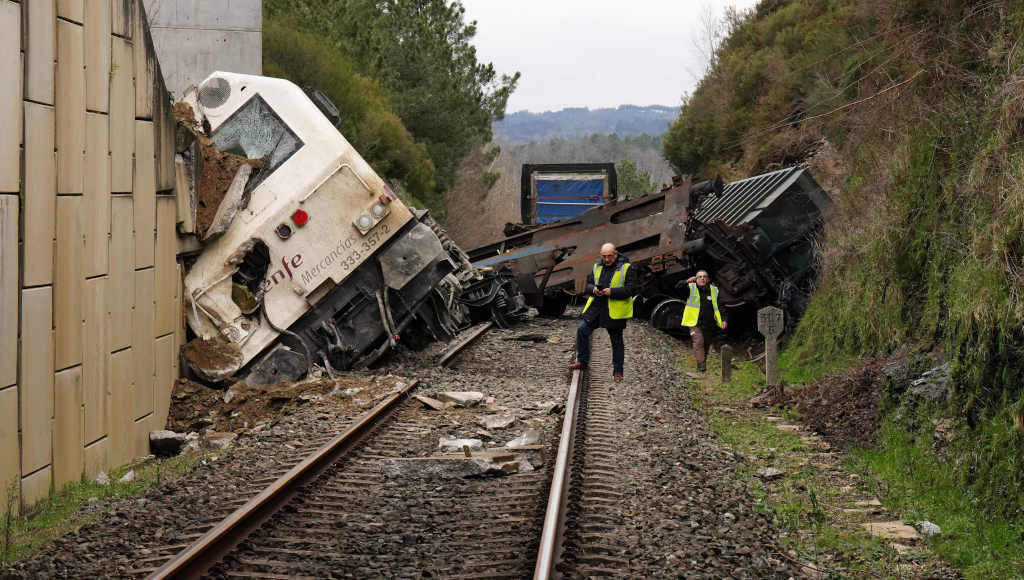 Descarrilamento do tren en Lalín (Foto: Álvaro Ballesteros / Europa Press).