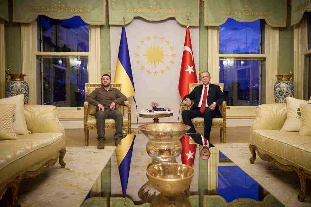 Os presidentes de Ucraína, Volodimir Zelenski, e Turquía, Recep Tayyip Erdogan, a pasada fin de semana en Istambul. (Foto: Ukraine Presidency / DPA)