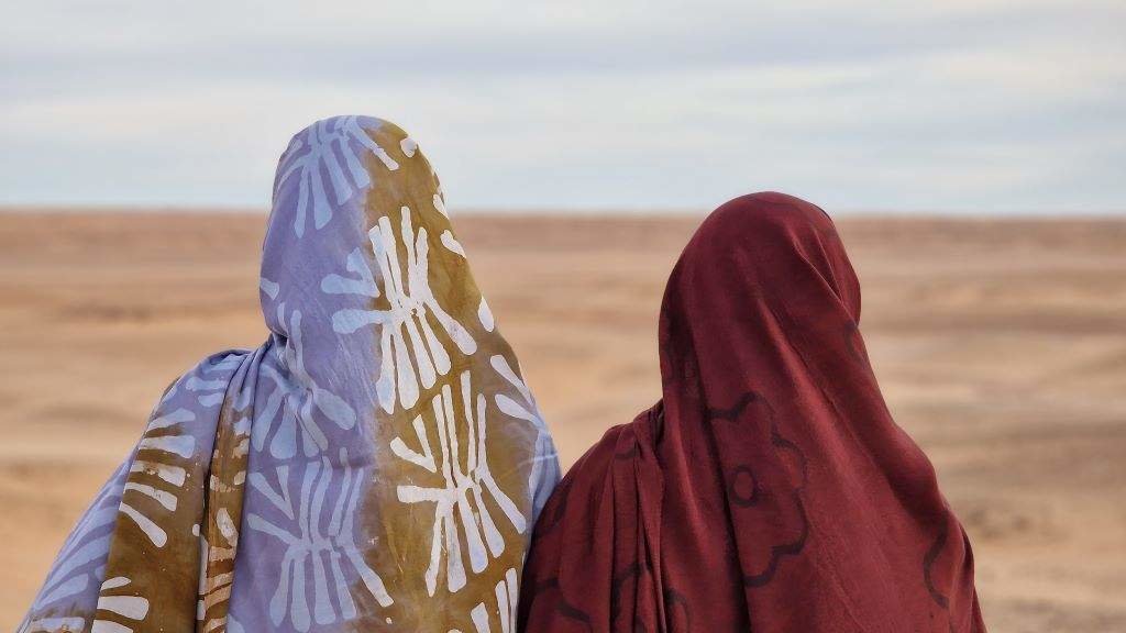 Dúas mulleres no deserto do Sáhara. (Foto: Iago Varela)