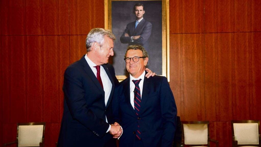 Alfonso Rueda, con Juan Carlos Aladro Fernández, conselleiro maior. (Foto: Europa Press)