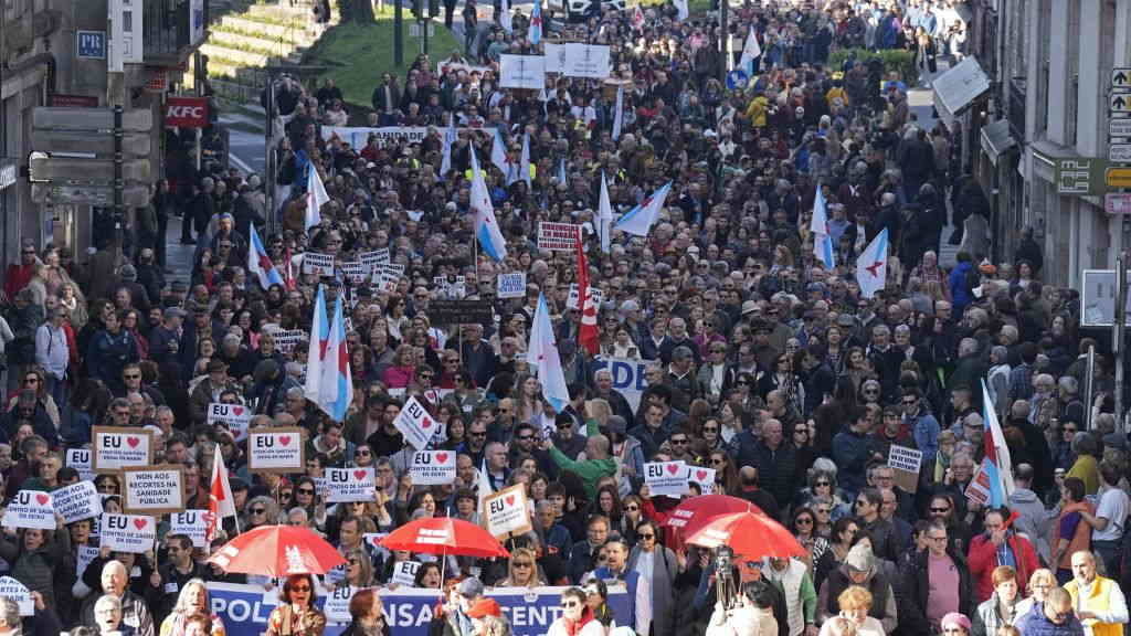 Manifestación en defensa da sanidade pública o 4 de febreiro en Santiago de Compostela. (Foto: Álvaro Ballesteros / Europa Press).