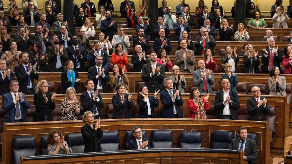 Aplausos a quinta feira no Congreso español tras a aprobación do proxecto de lei de amnistía. (Foto: Eduardo Parra / Europa Press)
