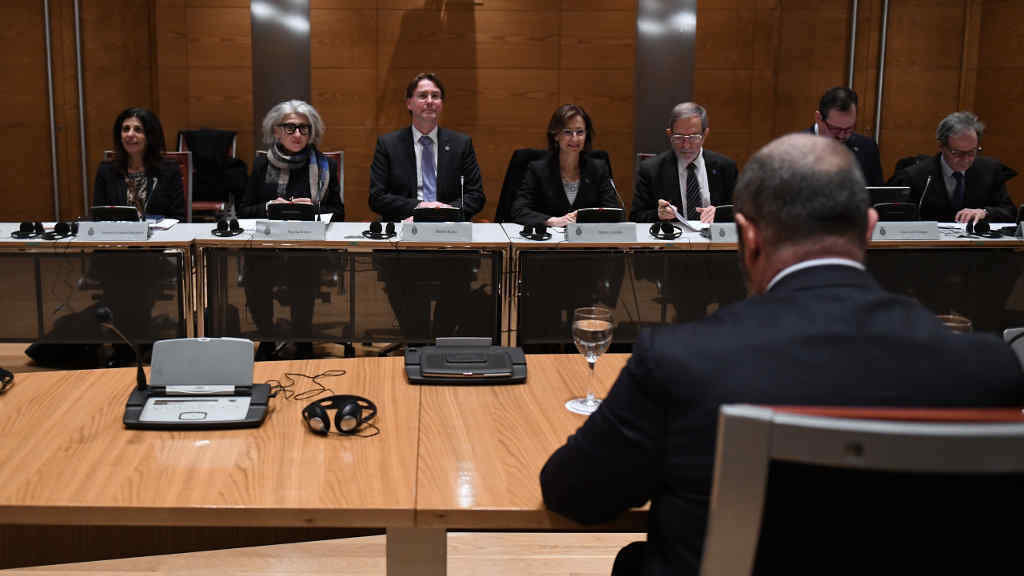 A Comisión de Venecia nunha xuntanza no Senado español. (Foto: Fernando Sánchez / Europa Press)