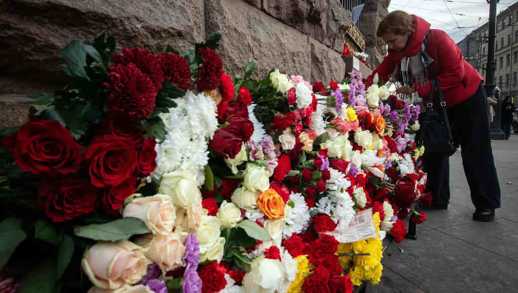 Conmemoración espontánea polas vítimas do atentado, o domingo en San Petersburgo (Rusia). (Foto: Artem Priakhin / Zuma Press / ContactoPhoto)