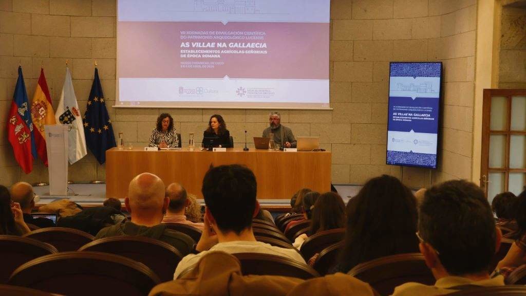 Aurelia Balseiro, Iria Castro e Eduardo Ramil, na presentación das xornadas.