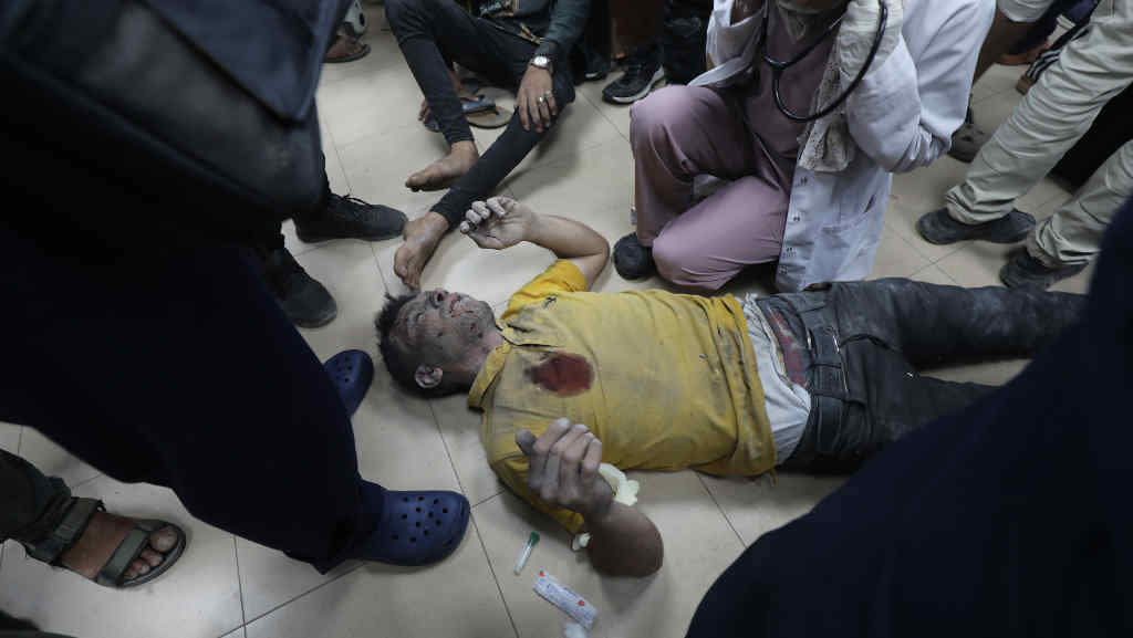 Palestino ferido após un ataque israelí contra Gaza, a segunda feira. (Foto: Omar Ashtawy / Zuma Press / ContactoPhoto vía Europa Press)