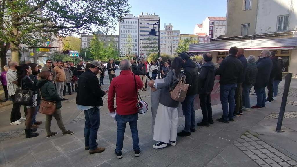 Concentración, esta quinta feira, en Ferrol, para reclamar o indulto de López Pintos. (Foto: Europa Press)