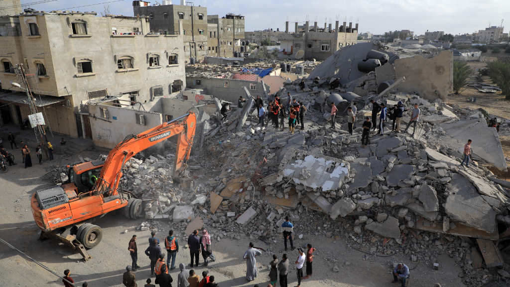 Busca de superviventes en Gaza nunha area atacada por Israel. (Foto: Rizek Abdeljawad / Europa Press / Contacto)