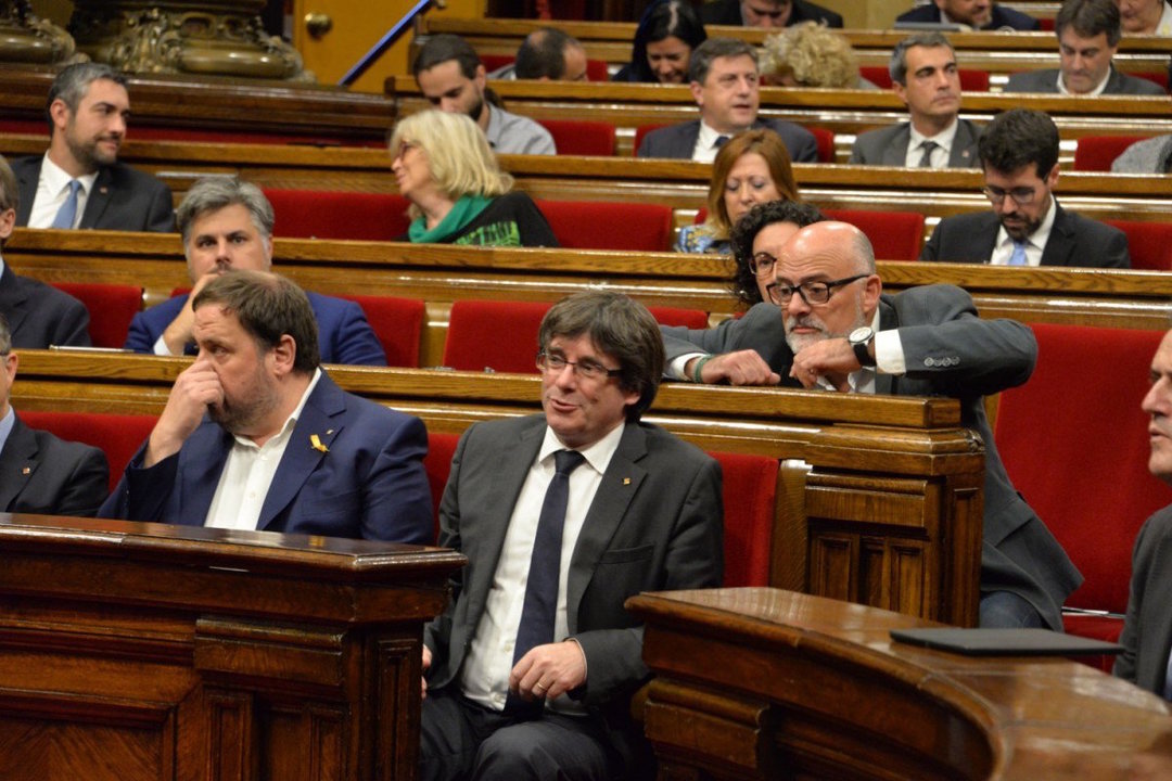 Junqueras, Puigdemont, Corominas, no Pleno do Parlament 26 de outubro de 2017