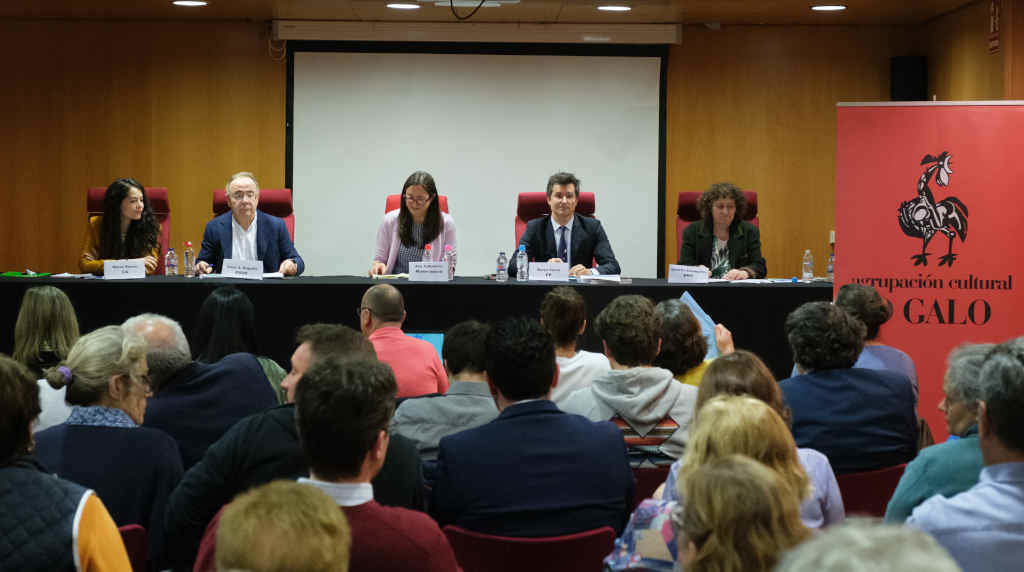 O debate organizado polo Galo esta cuarta feira en Compostela coas persoas alcaldábeis (Foto: Arxina).