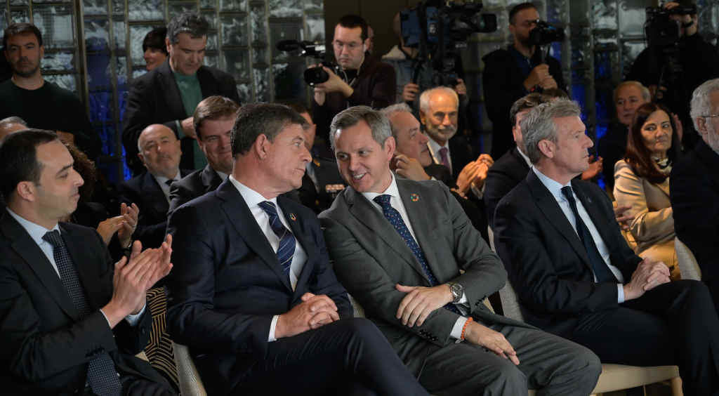 Besteiro, Miñóns e Rueda durante a toma de posesión de Gómez Besteiro como delegado do Goberno español na Galiza (Foto: M. Dylan / Europa Press).