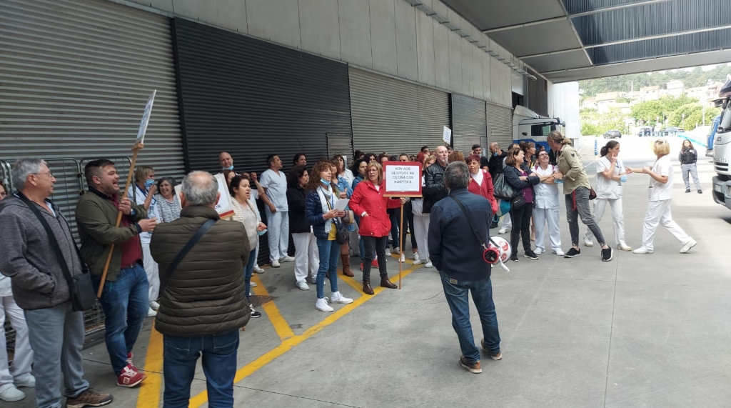 Protestas dos traballadores das cociñas dos hospitais públicos vigueses (Foto: CIG).