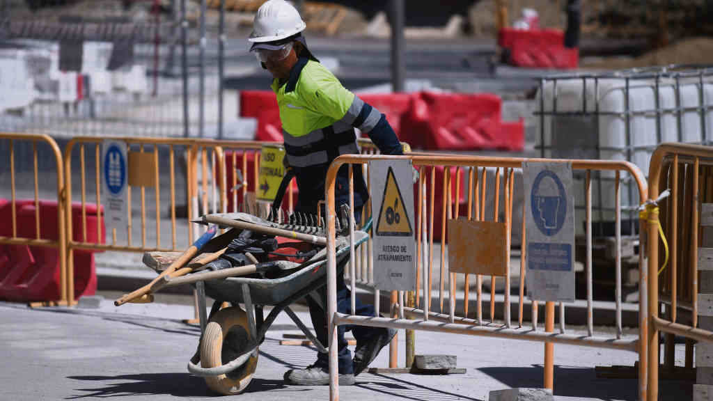 Traballador nunha empresa da construción. (Foto: Europa Press).