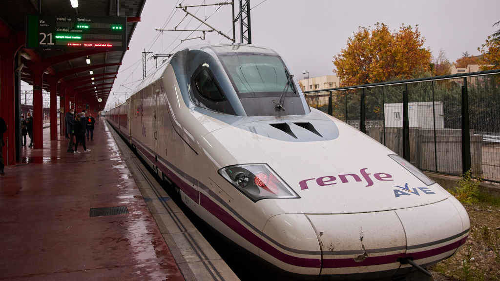 Un tren de Renfe de alta velocidade nunha imaxe de arquivo (Foto: Jesús Hellín / Europa Press).