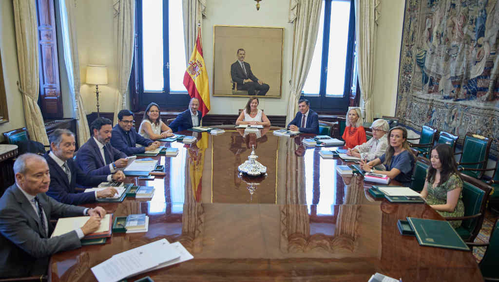 A Mesa do Congreso durante unha reunión o 18 de agosto (Foto: Jesús Hellín / Europa Press).