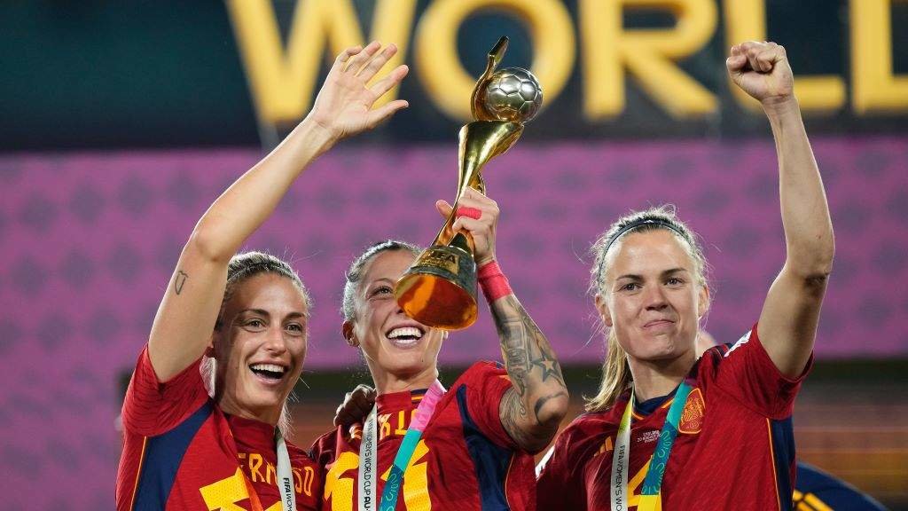 Alexia Putellas, Jennifer Hermoso e Irene Paredes, celebrando o triunfo no Mundial. (Foto: Jose Breton / Afp7 / Europa Press)