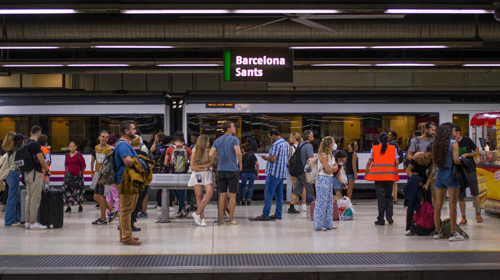 Unha parada do tres de proximidade catalán en Barcelona (Foto: Lorena Sopêna / Europa Press).