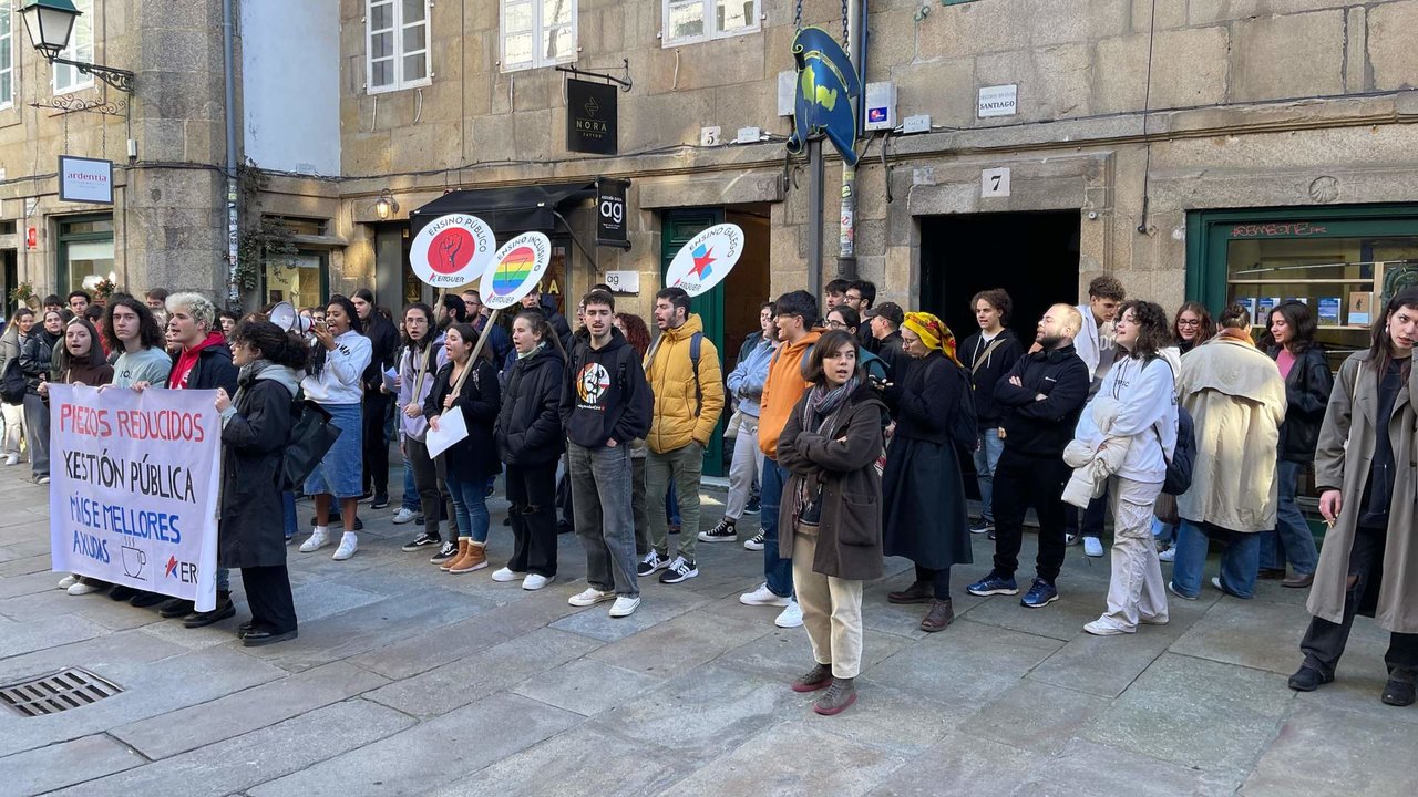 Protesta de Erguer. Estudantes da Galiza, esta quinta feira en Compostela (Foto: Nós Diario).