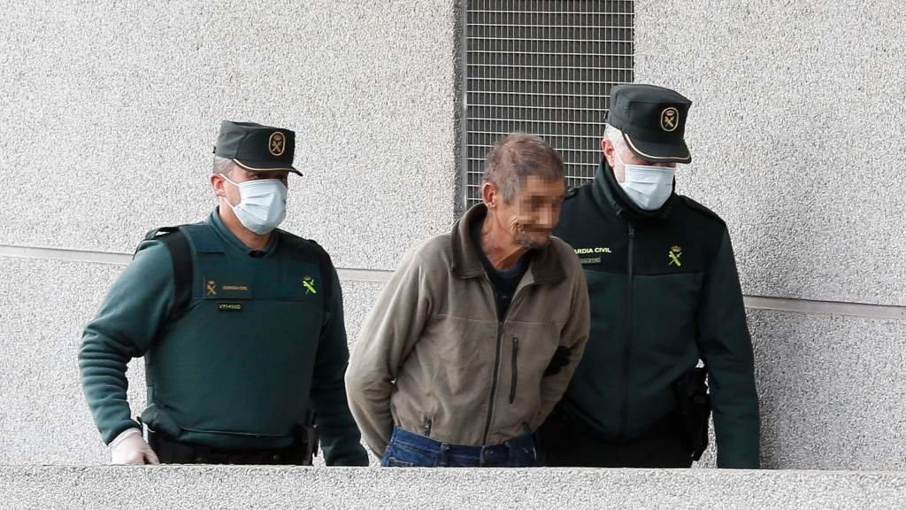 O detido, chegando hoxe aos Xulgados de Lugo. (Foto: Carlos Castro / Europa Press)