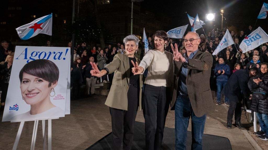Merdeces Queixas, Ana Pontón e Francisco Jorquera, esta quinta feira, na Coruña. (Foto: Nós Diario)