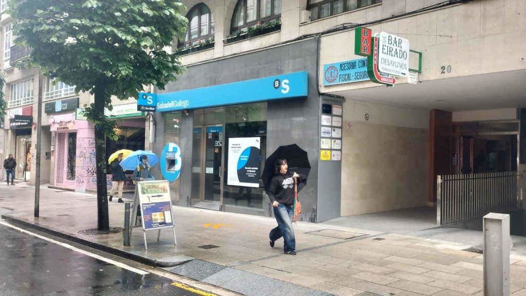 Unha oficina do Banco Gallego no Ensanche de Compostela (Foto: Nós Diario).