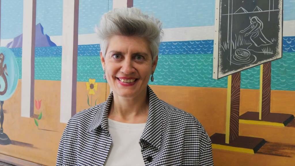 Mercedes Queixas é profesora, escritora e deputada no Parlamento da Galiza (Foto: Nós Diario).