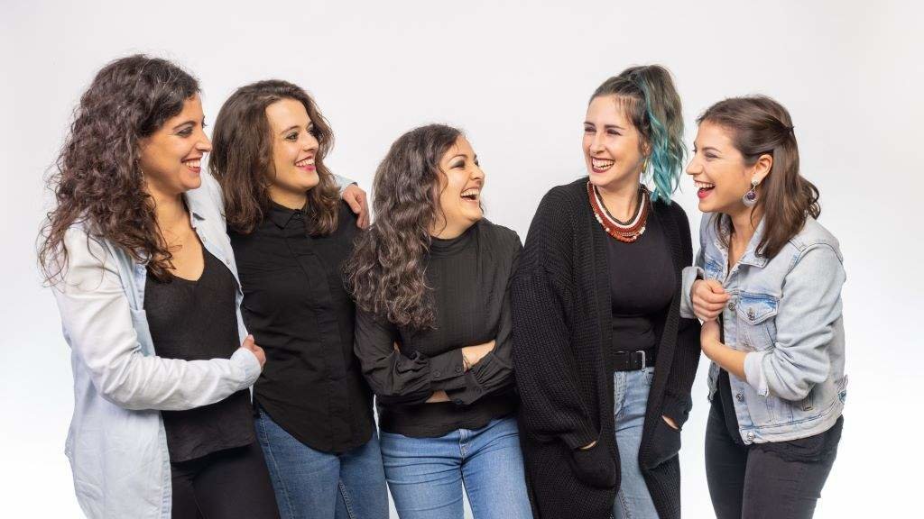 Inés Mirás, Andrea Porto, Estela Rodríguez, Marcela Porto e Xiana Lastra forman A Banda da Loba. (Foto: Nós Diario)