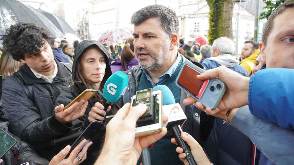 Nicolas González atendendo aos medios de comunicación este 17 de maio en Santiago (Foto: Nós Diario).