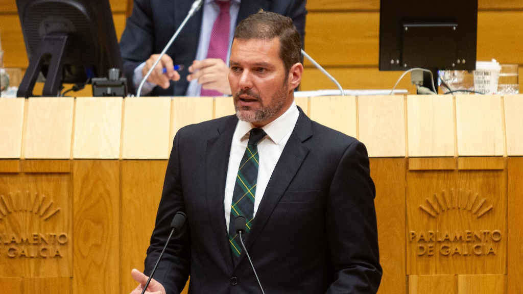 O conselleiro de Cultura, Lingua e Xuventude, José López Campos, no Parlamento galego (Foto: Nós Diario).