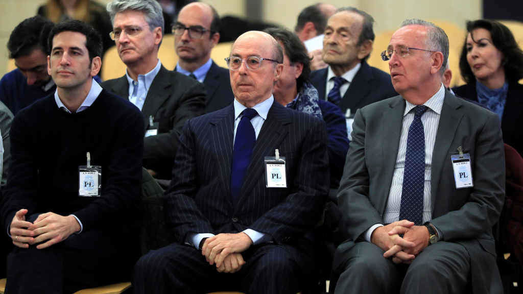 Manuel Fernández de Sousa, á dereita, no xuízo (Foro: Europa Press).