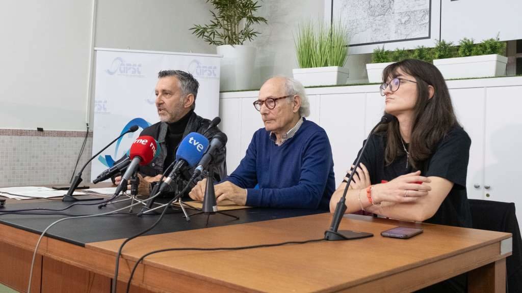 Fins Eirexas, Ramón Varela e Mónica Cea, esta quinta feira en rolda de prensa (Foto: Arxina).