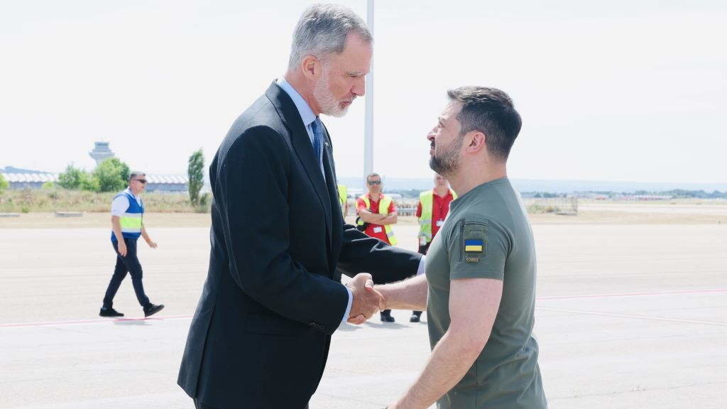 Felipe VI recibiu o presidente de Ucraína, volodomir Zelenski, no aeroporto Adolfo Suárez Madrid-Barajas a pasada segunda feira. (Foto: Casa Real).