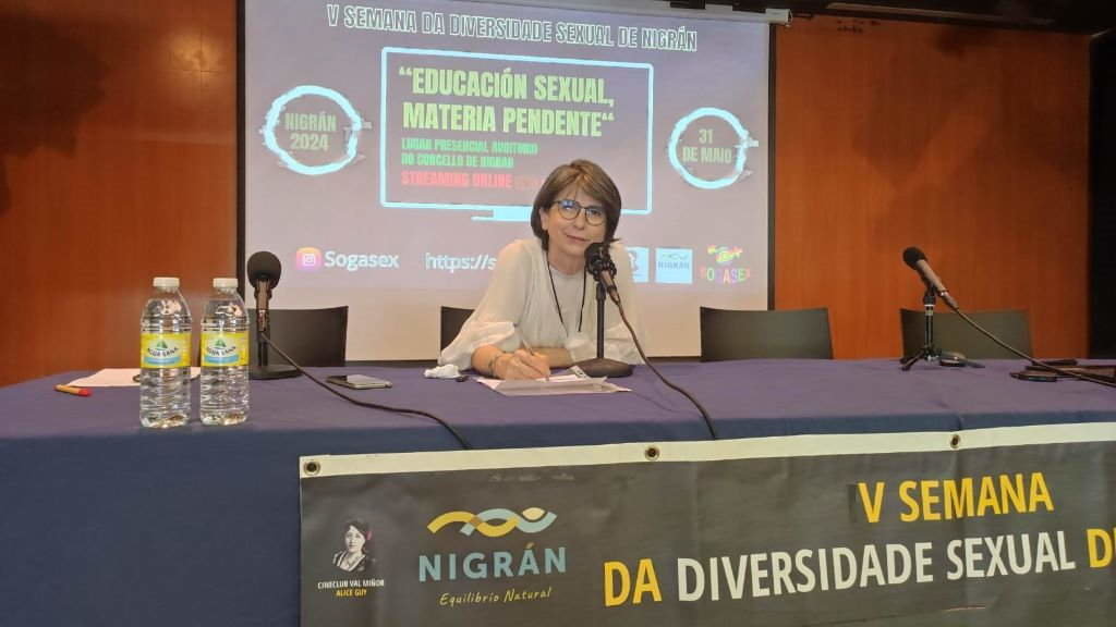 Purificación Leal, presidenta de Sogasex, no inicio da V Semana da Diversidade Sexual de Nigrán. (Foto: Nós Diario).
