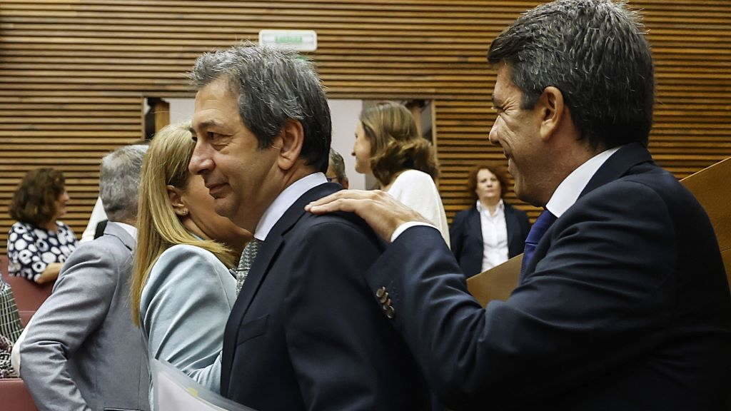 O vicepresidente da Generalitat Valenciana, Vicente Barrera, e o presidente, Carlos Mazón, nunha sesión de control ao Goberno. (Foto: Rober Solsona / Europa Press).