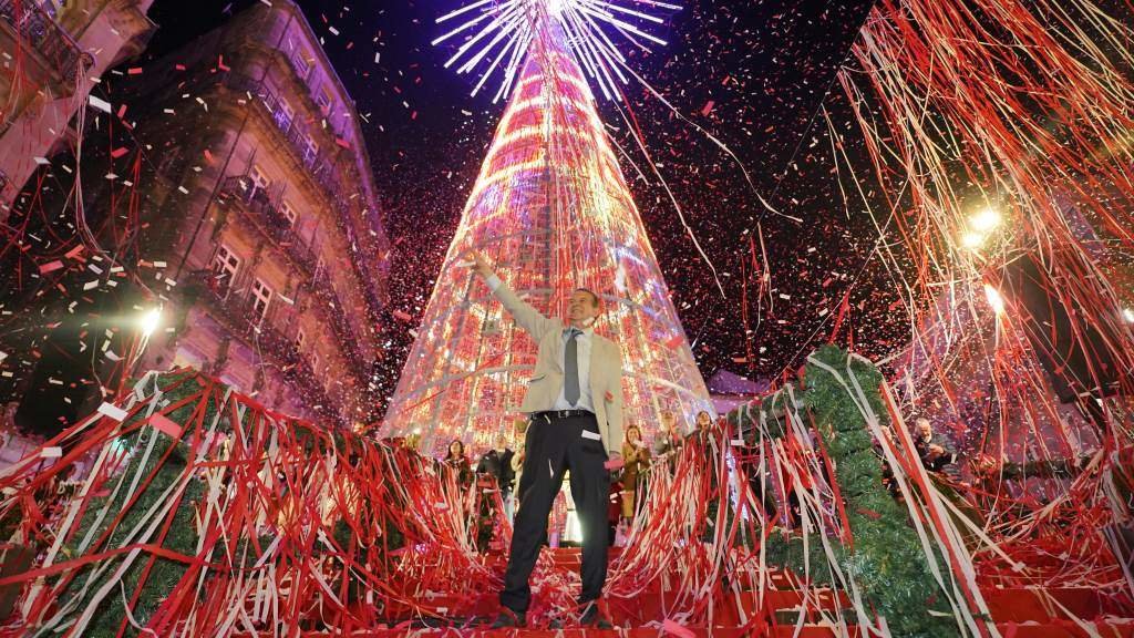 O alcalde de Vigo, Abel Caballero, acendeu o alumeado de Nadal o pasado 24 de novembro. (Foto: Javier Vázquez / Europa Press)