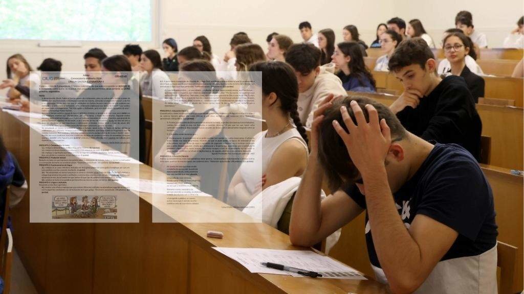 Estudantes na Facultade de Comunicación da USC, esta terza feira, durante o exame de Lingua Galega. (Foto: Arxina)