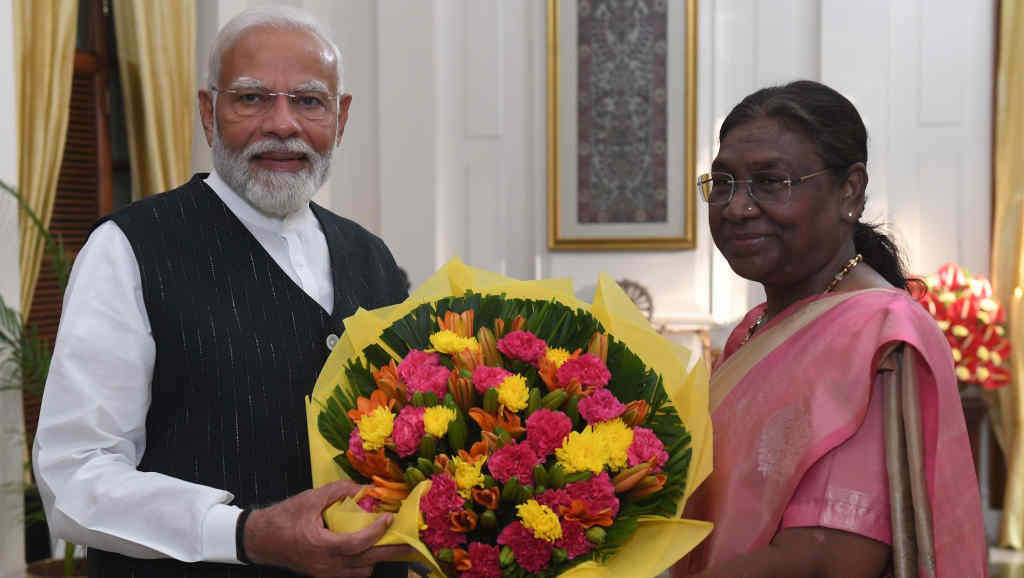 O primeiro ministro N. Modi e a presidenta india, D. Murmu. (Foto: Presidencia da India)