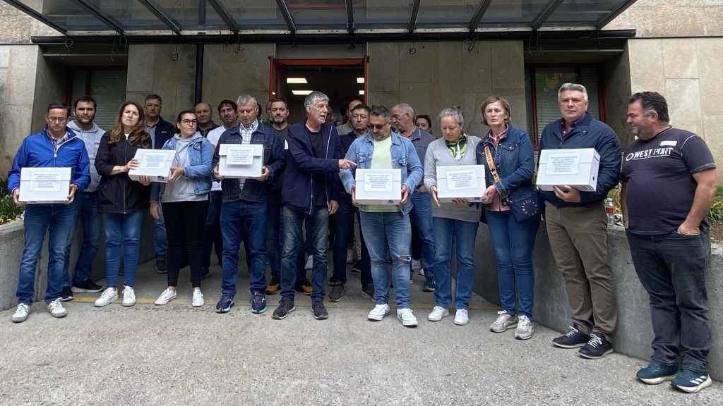 Representantes da plataforma impulsora da ILP pola defensa da pesca e do marisqueo (Foto: Europa Press).