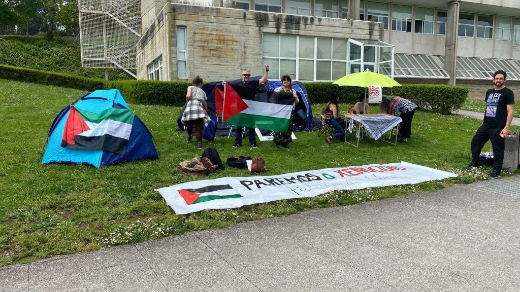 Alumnado da UDC acampado no campus de Elviña en apoio a Palestina. (Foto UDC).
