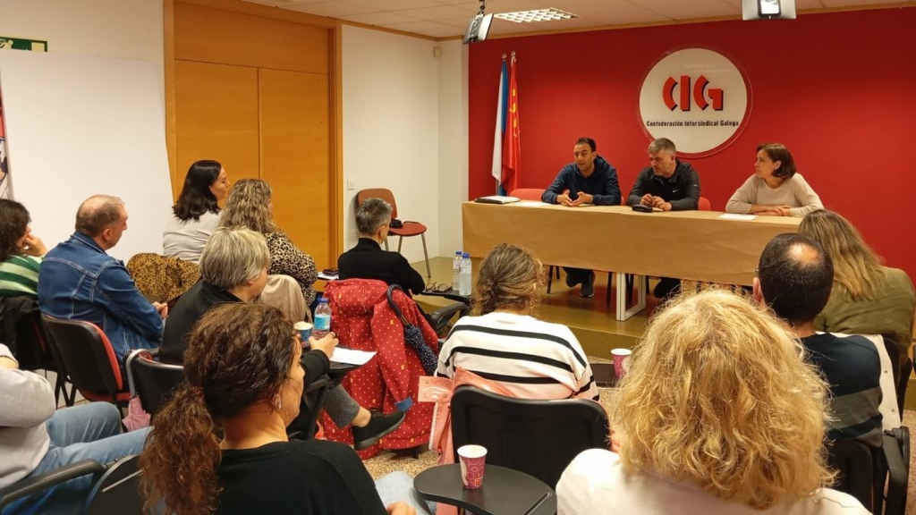 Reunión esta terza feira das seccións sindicais do BBVA e Sabadell (Foto: Nós Diario).