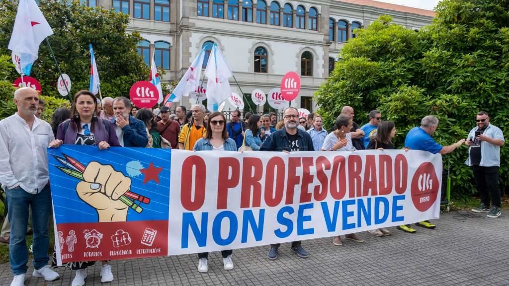 Delegadas e delegados da CIG-Ensino, esta cuarta feira, en San Caetano. (Foto: Arxina)