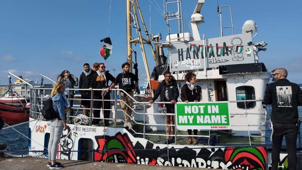 A 'Flotilla da Liberdade', esta quinta feira, na súa chegada á dársena de Oza, na Coruña. (Foto Comité de Benvida)