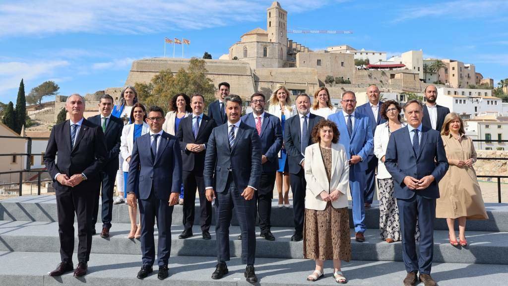 Goretti Sanmartín (diante, segunda pola dereita), na Asemblea Xeral do Grupo de Cidades Patrimonio decorrida en Eivissa. (Foto: Toni Escobar / Europa Press)