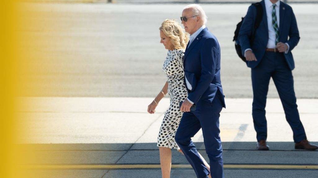 Jill e Joe Biden baixando do 'Air Force One' no aeroporto JFK de Nova York, a pasada semana. (Foto: Derek French / SOPA Images via ZUM / DPA vía Europa Press)