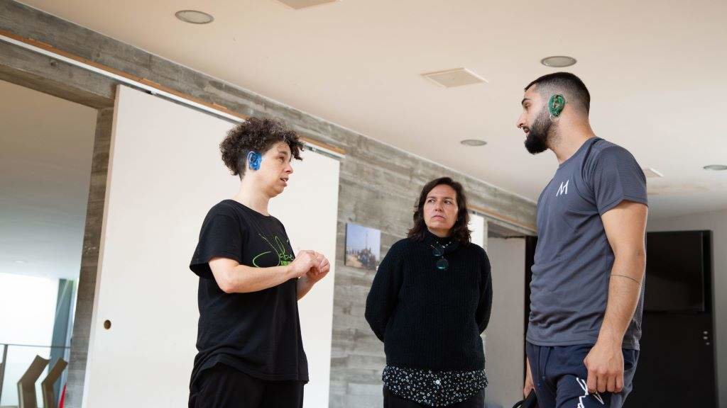 Andrea Quintana, Gena Baamonde e Davide González nun dos ensaios no Festival Escora. (Foto: Carlota Mosquera)