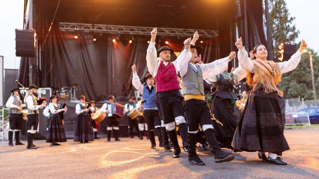 A Banda de Gaitas de Barbude durante unha actuación da última edición do festival Folk de Raíz. (Foto: Pixelin Photo)