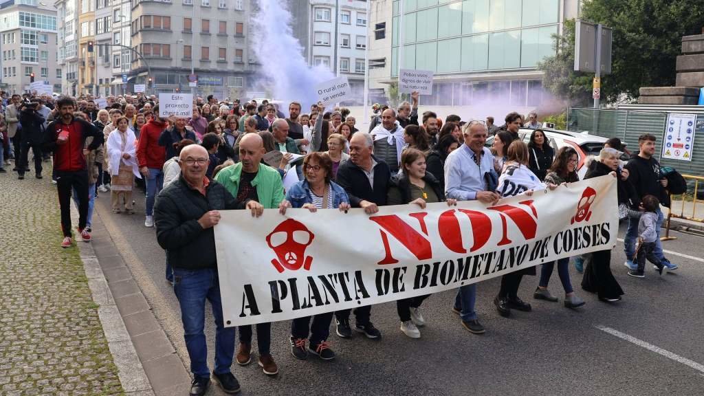 Manifestación contra a instalación dunha planta de biometano en Coeses, Lugo, o pasado 20 de xuño na cidade amurallada. (Foto: Nós Diario)
