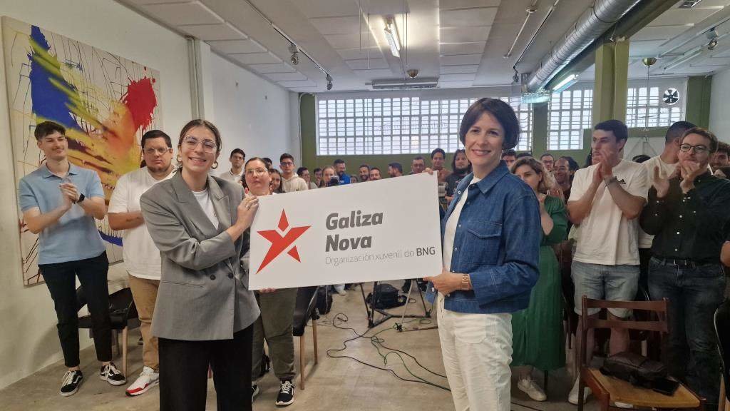 Marta Gómez e Ana Pontón presentando a nova imaxe visual de Galiza Nova esta segunda feira, en Vigo. (Foto: Pedro Davila / Europa Press)